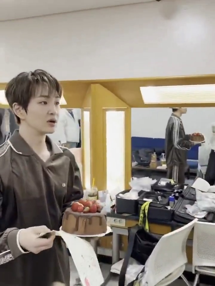 THIS IS THE EXTENDED PART OF THE VIDEO AAAA🥹