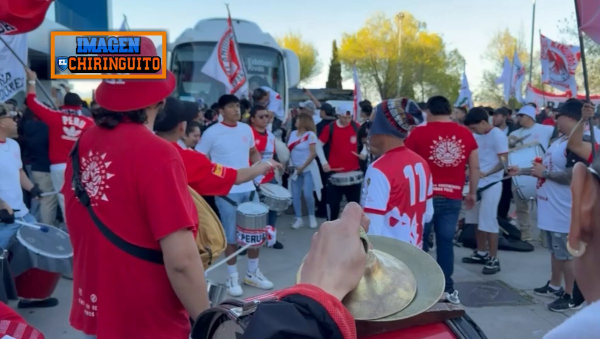 🇵🇪 ¡Locura de la afición peruana en Butarque! ❤️🤍❤️ Multitud de aficionados se trasladaron a apoyar a su selección. 📹 Diego Plaza Casals