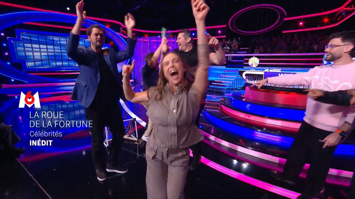 "Tu n'as le droit de toucher la roue qu'une seule fois" 😂 9 célébrités en totale roue libre ! #LaRoueDeLaFortune - Célébrités, jeudi à 21:10 sur M6 et en streaming sur @M6pusofficiel