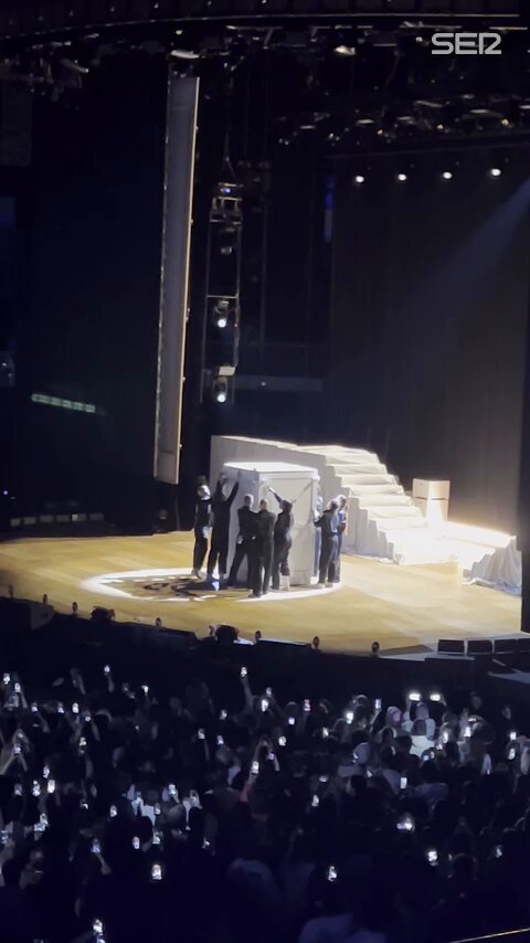 🎤🎶 Así ha sido el espectacular inicio del primer concierto de Rosalía en Madrid La Hora Extra