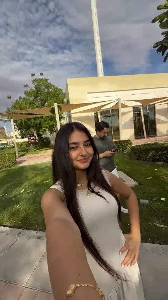 فتاة تصور الترند الجديد مع والدها 🥹❤️