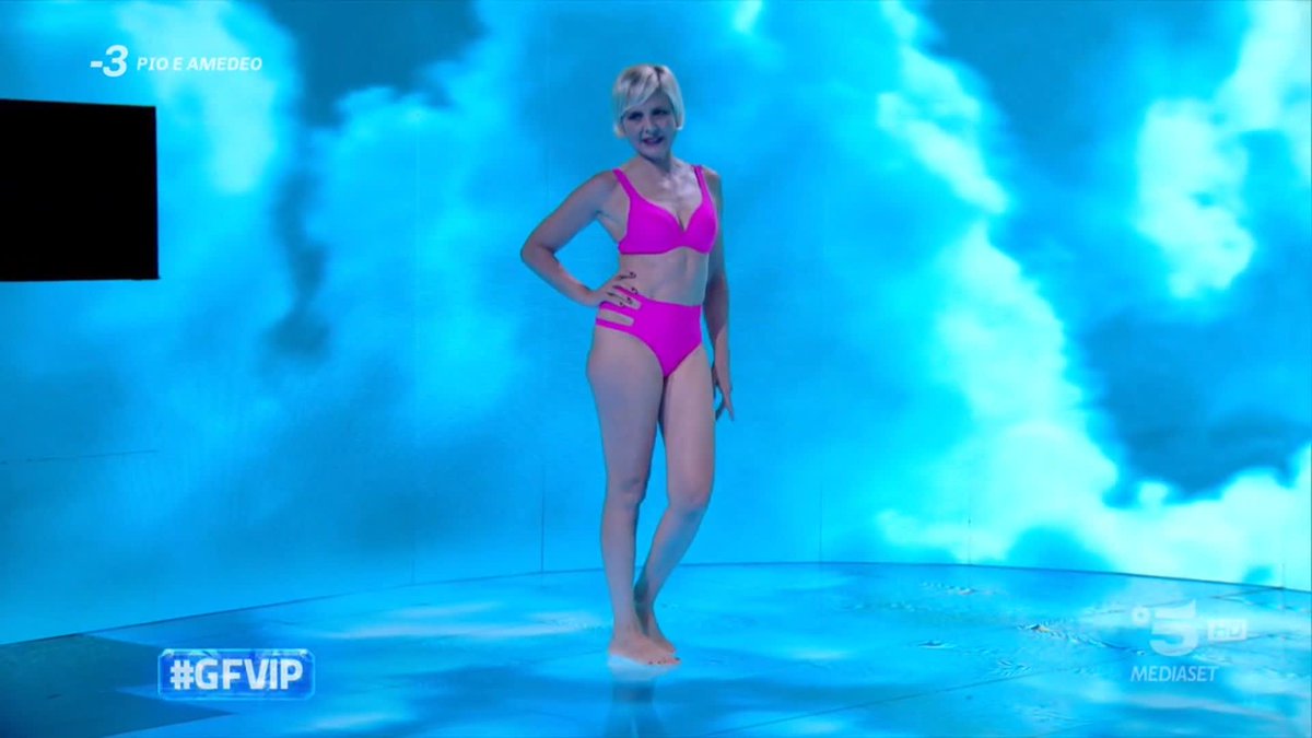 guardando antonella elia 62 anni fare pole dance mentre io 27 anni bloccata a letto da tutto il giorno con mal di schiena e mal di vita