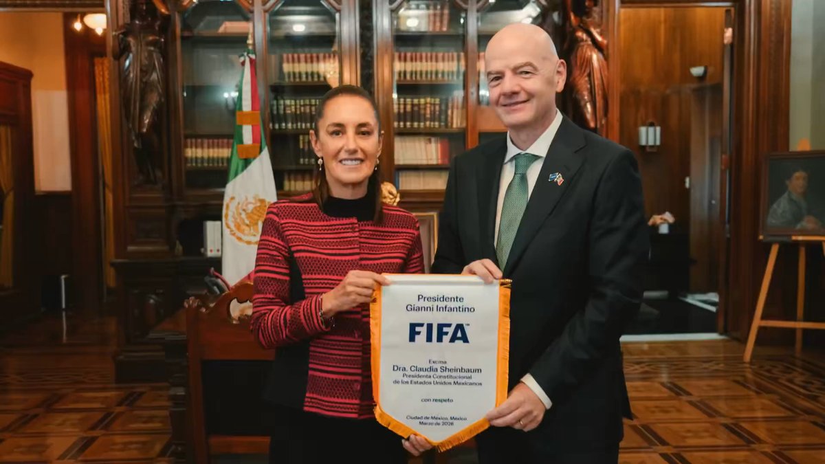 Un gusto recibir a Gianni Infantino, presidente de la FIFA, en Palacio Nacional.