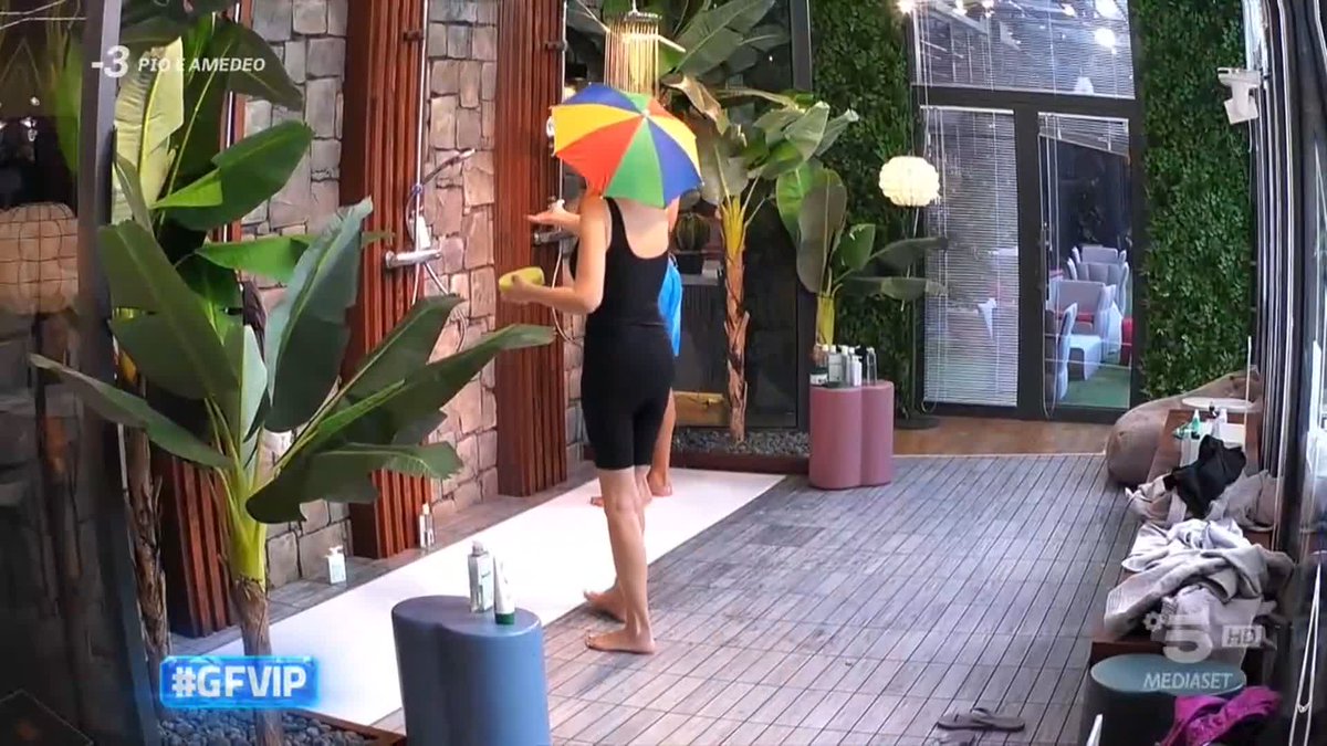 "nella vita o uno c'ha culo o se lo compra" ALESSANDRAAAA #GFVIP