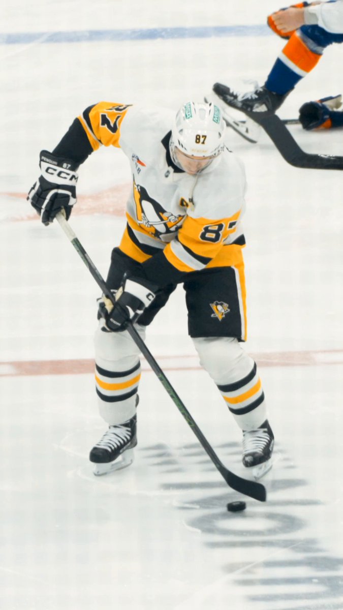 Fun fact: Sidney Crosby is one multi-point game away from third all-time in NHL history! 👀 Will he reach the mark tonight?