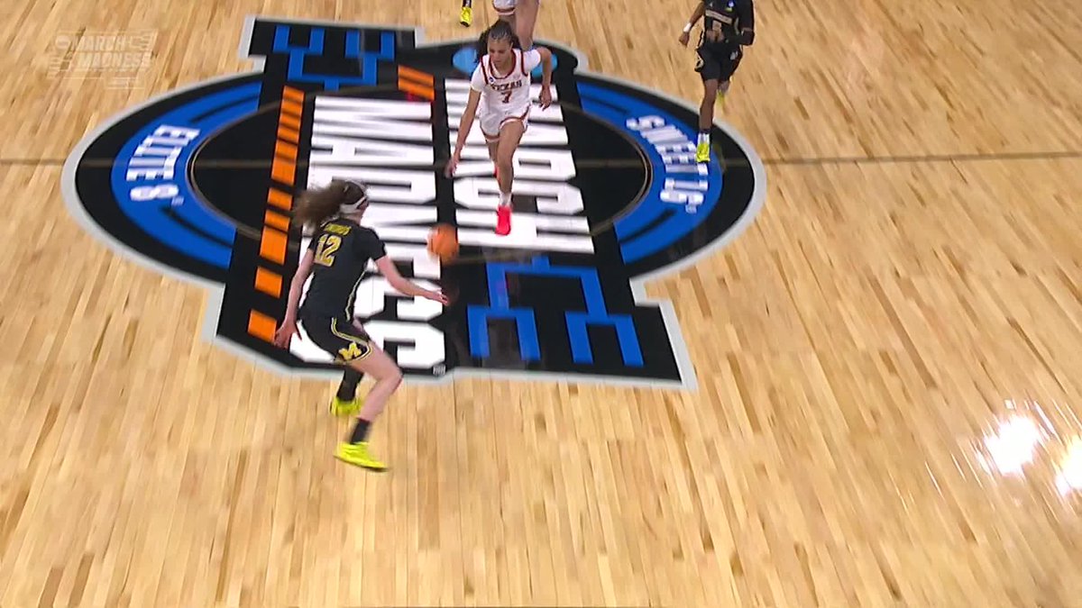 Jordan Lee takes it all the way as 1-seed Texas holds an early lead on 2-seed Michigan 💨 Watch the Elite Eight now on ESPN and the ESPN App!