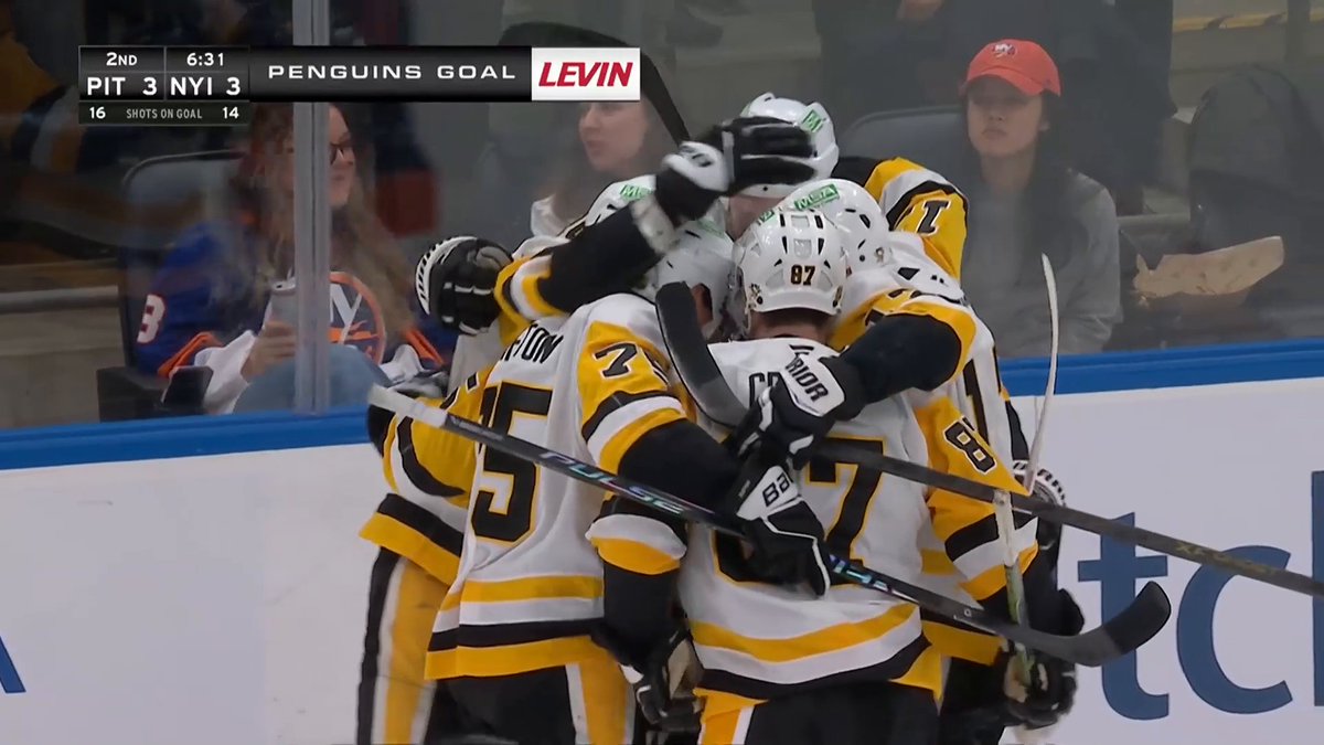THE PENGUINS TIE THE GAME AND TAKE THE LEAD IN THE SPAN OF 1:06! 🤩