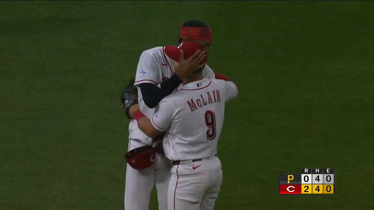 Matt McLain tracks it down to close out a Cincinnati Reds victory!