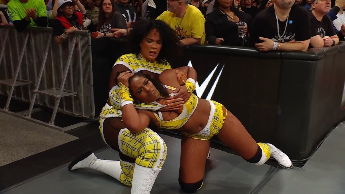 This Women's Tag Team Championship Match has turned into TOTAL CHAOS!! 🤯