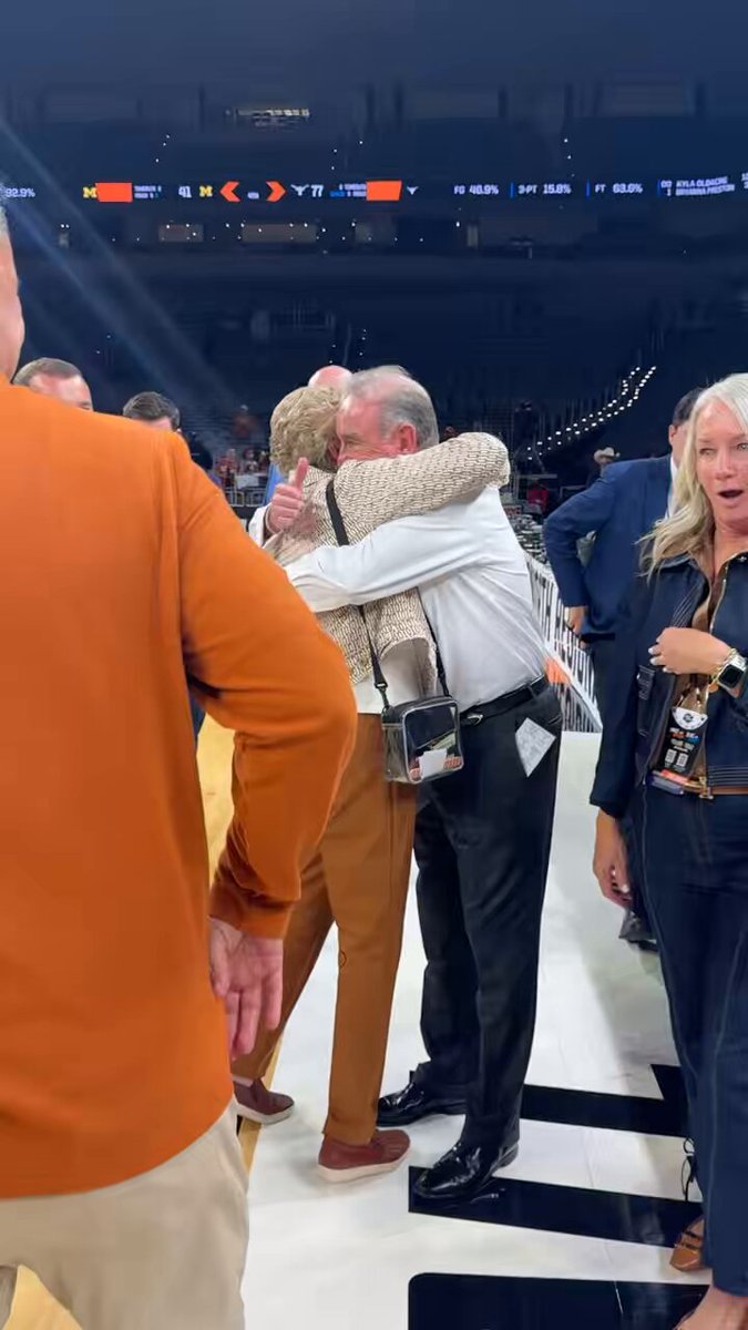 In 1986, Jody Conradt led the Texas Longhorns to the first ever undefeated national championship in NCAA WBB history In 2026, she gives Vic Schaefer a big hug as the Longhorns make it back-to-back Final Fours