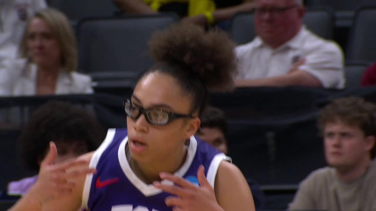 Olivia Miles is cold 🥶 South Carolina is trailing for the first time in this NCAA tournament 👀