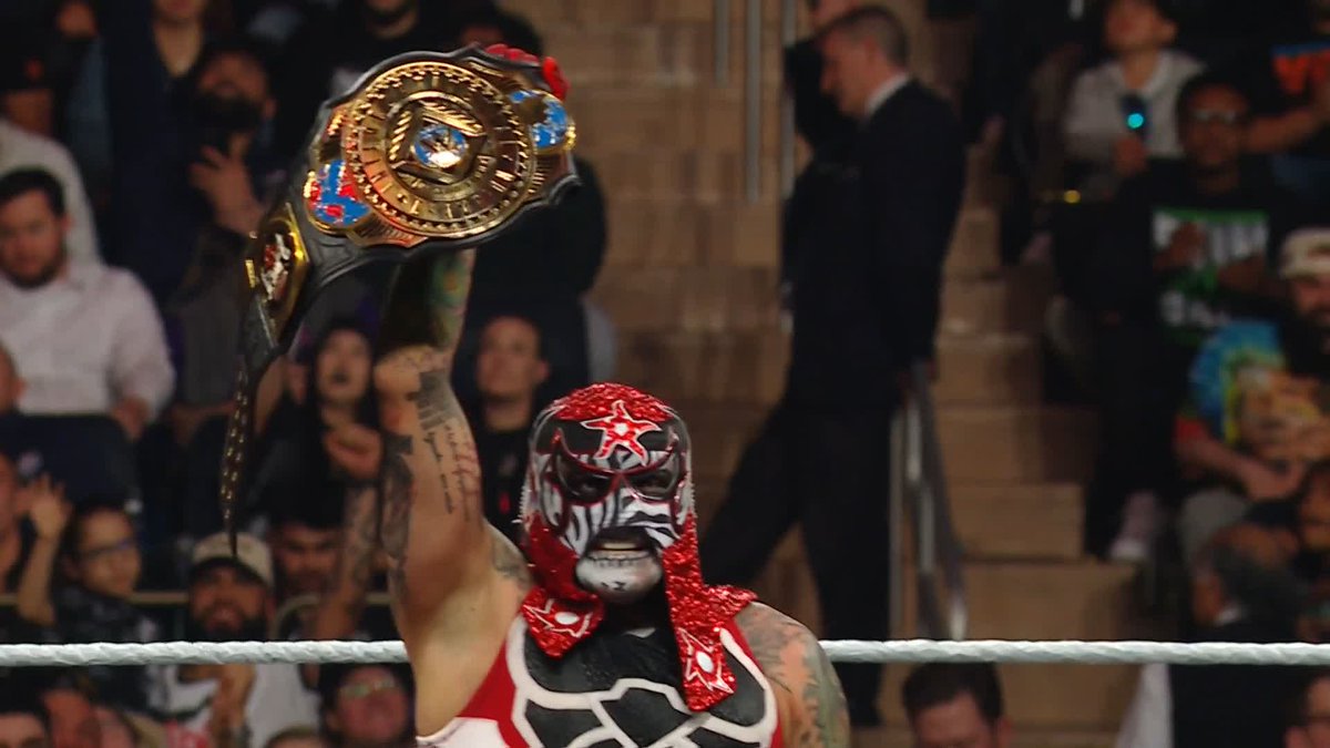 THAT is how you defend the Intercontinental Title! 🏆 Well done, PENTA EL ZERO M!