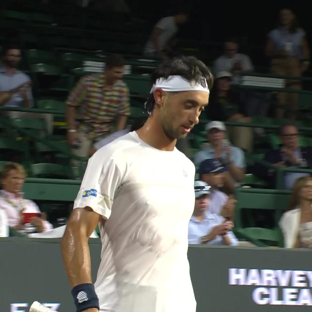 Partido perfecto de Thiago Tirante en Houston. Le ganรณ por 6-0, 6-3 a Colton Smith y en octavos de final se enfrentarรก a Mckenzie McDonald. Le puede venir muy bien este polvo de ladrillo rรกpido al platense. Ojalรก sea su semana.