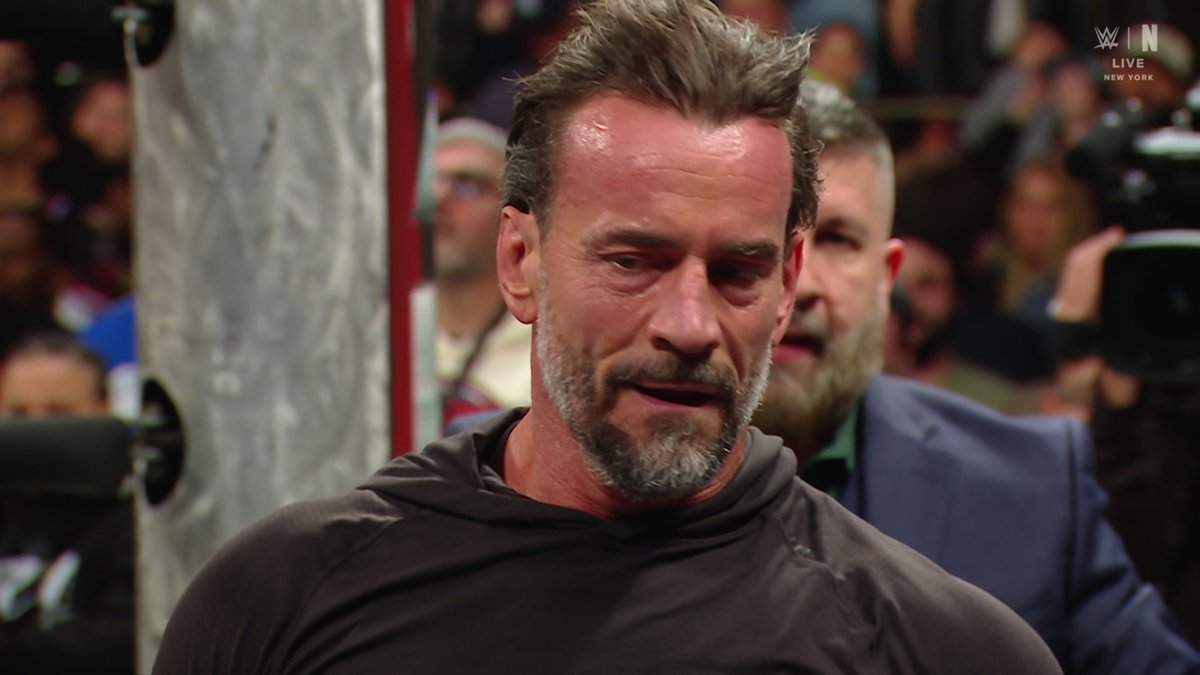 CM PUNK PUT ROMAN REIGNS THROUGH THE ANNOUNCE TABLE 😳 #WWERaw