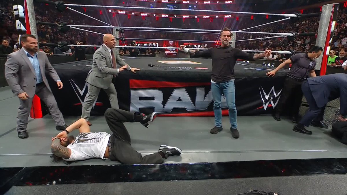 HERE WE GO! 🤩 player/coach and Roman Reigns are NOT waiting until WrestleMania!