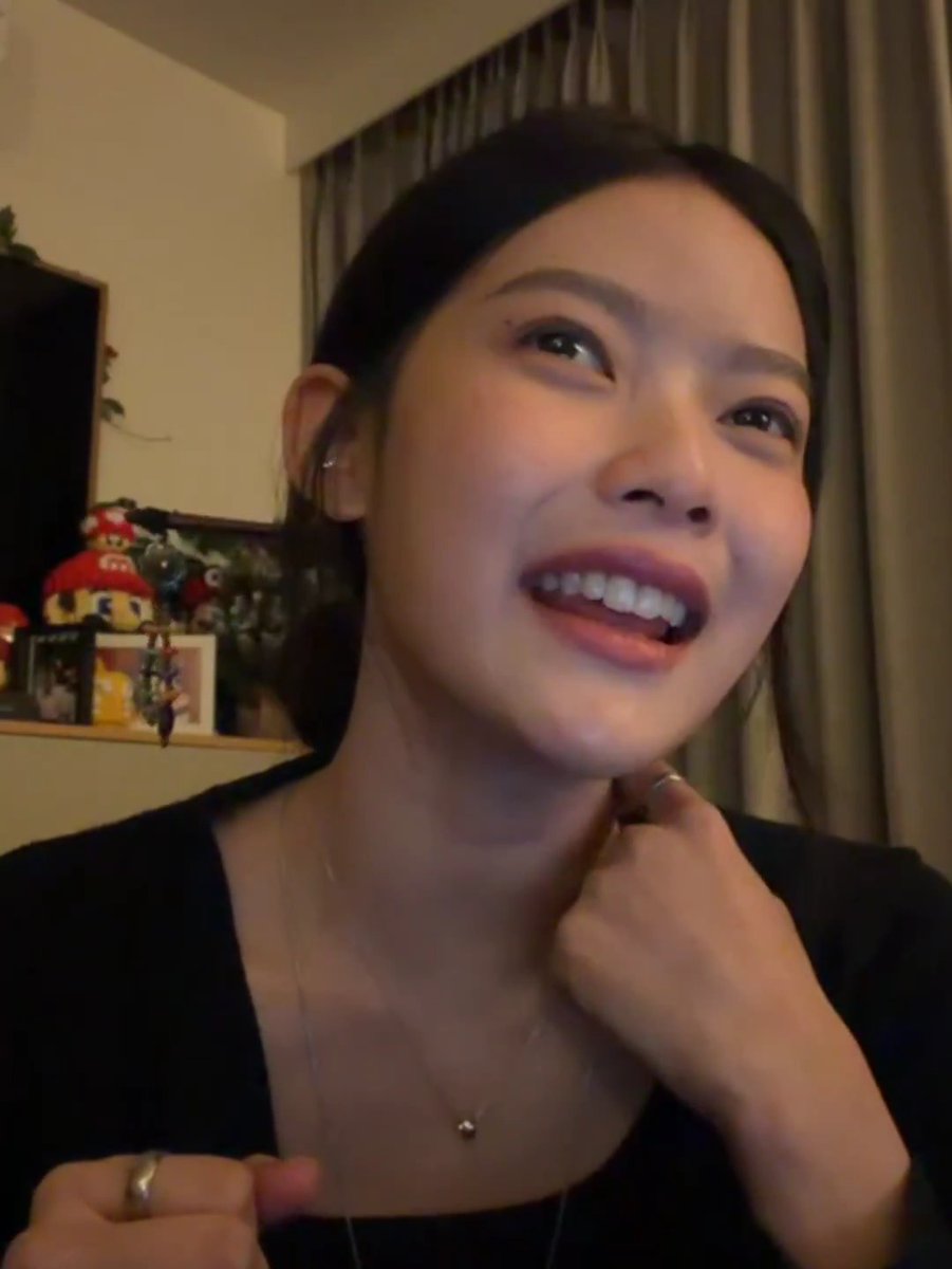 พิกซี่ที่ไม่มีอิงโกะ พี่สาว2คนจะไม่ไหวแล้ว ปกติต้องเผื่อแรงไว้ร้องพาร์ทตัวเอง พอน้องไม่อยู่ต้องเผื่อแรงมาร้องพาร์ทน้องด้วย ทำให้รู้เลยว่าพิกซี่ต้องมี3คนเสมอ มาเบล พิมมา อิงโกะ ขาดใครไปไม่ได้เลย #Mabelz_PiXXiE #PiXXiE