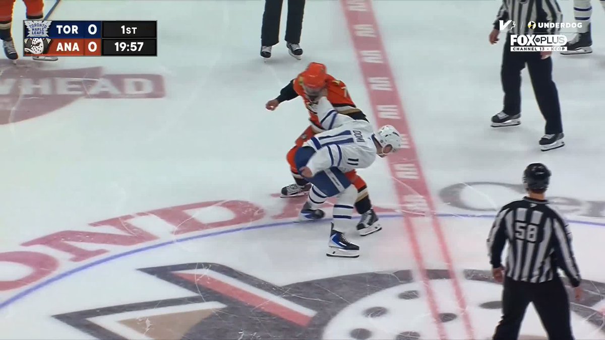 Kolme sekuntia aloituksesta Ankkalinnassa. Max Domi hoitaa baarilaskun, Radko Gudas puki otteluun sittenkin. Asia on loppuunkäsitelty
