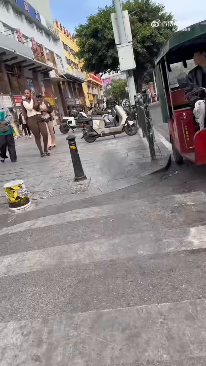 給大家看真實的廣州街頭，國際化大都市，每個新中國人都是混血兒，跳得高跑得快。