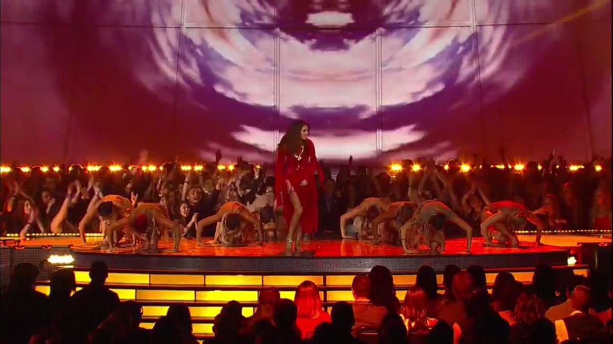 this performance getting the BRITNEY stamp... oh i know selena was gagging