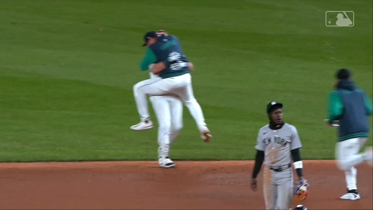 Another signature moment for Big Dumper in Seattle 😤