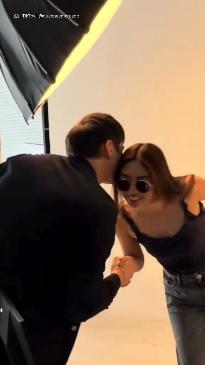 Kilig overload 🥰 WATCH | Kahit si #VibeTV5 Jock Queenay, ‘di napigil ang feels sa kanyang encounter with #ASecretInPragueTV5 star Enrique Gil! Ready ka na bang kiligin din?! Abangan ang #ASecretInPrague ngayong ABRIL na sa TV5!