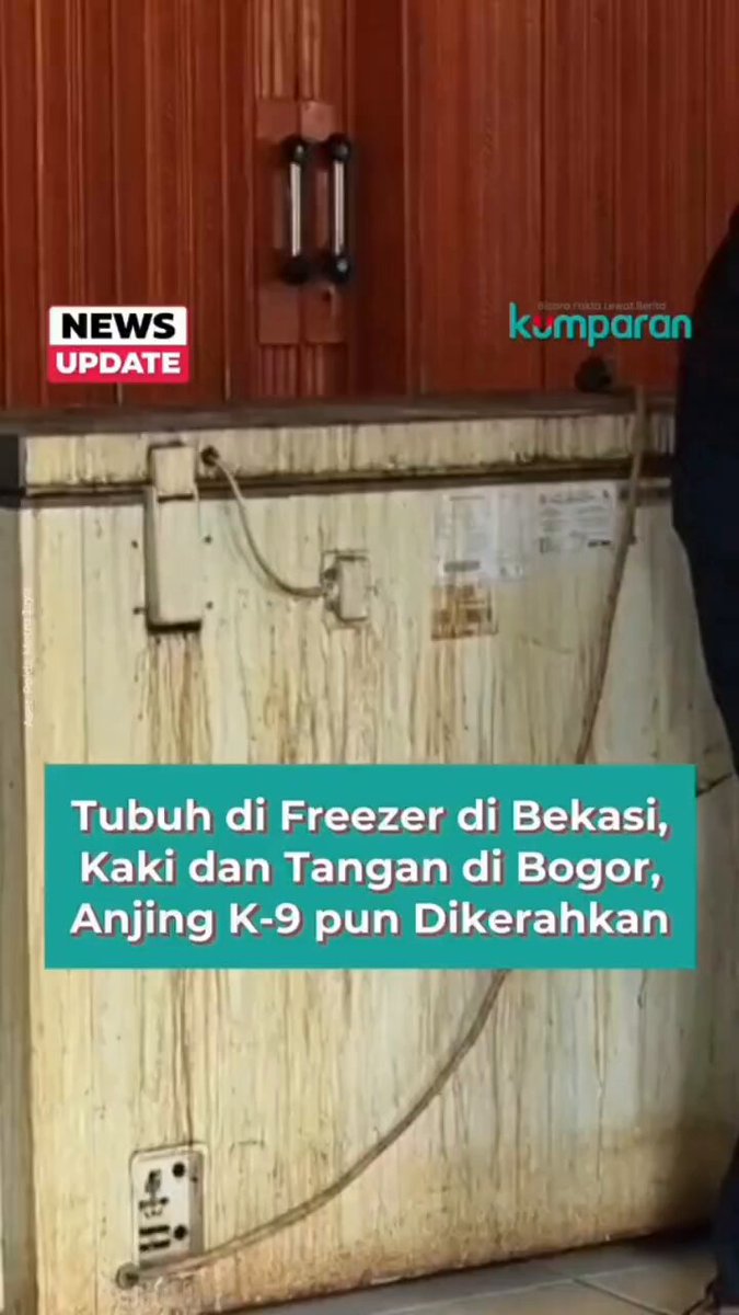 Tubuh di Freezer berada di Bekasi tapi potongan kaki dan tangan di Bogor 🚨🚨🚨 Polisi mengerahkan K-9 untuk mencari bagian tubuh pegawai ayam geprek di Bekasi, jasadnya berada di freezer. Pencarian dilakukan di Gunung Batu Puncak Dua, Kabupaten Bogor. Dari pencarian ditemukan tangan (kanan-kiri), kaki (kanan-kiri), dan paha korban. Bagian tubuh ini ditemukan di dalam tas dan plastik di area yang dipenuhi pohon di pinggir jalan. 🎥📌 kumparan ============= OMG😱 Jahatnya, mut1ltasi seperti ini apa mau buat menu ayam geprek juga 😭😭😭