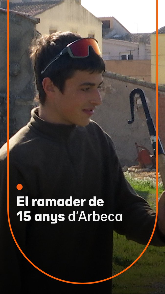 Amb 15 anys, ja es fa càrrec d'un ramat de 12 ovelles. El Xavier Mesalles en té cura abans i després d'anar a l'institut. Va començar gairebé per casualitat, però n'ha anat aprenent i potser es converteix en el seu ofici. El seu somni és tenir una granja