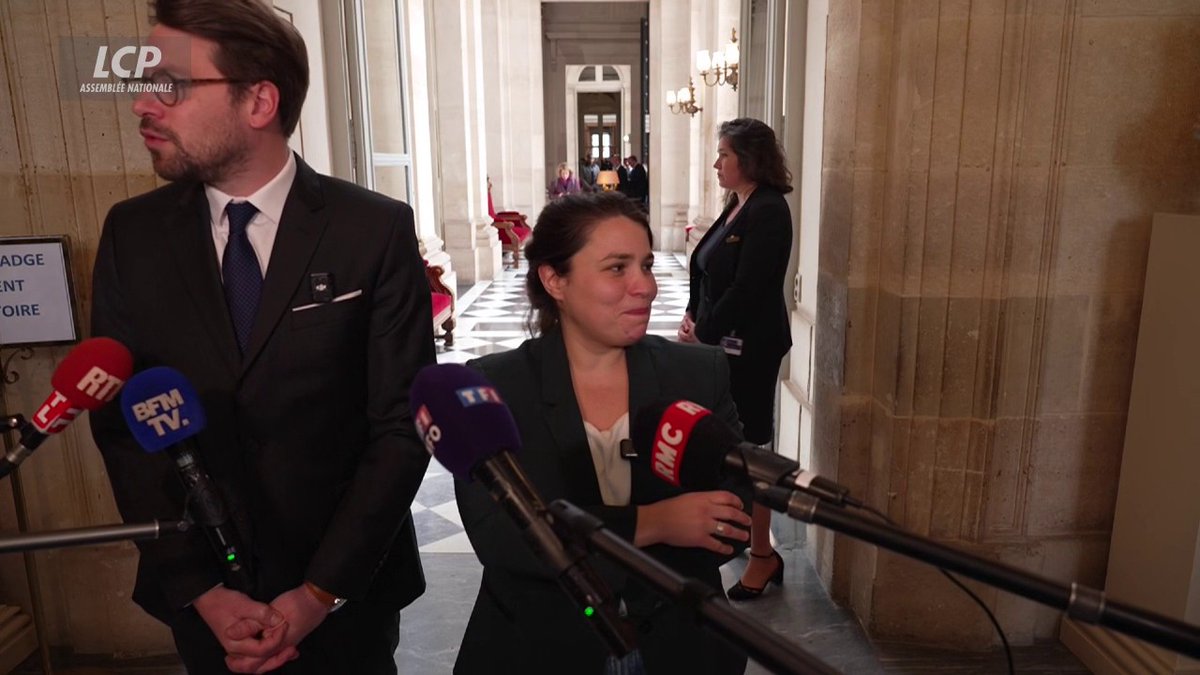 Drapeaux européens retirés de leur mairie par des élus RN : "Le drapeau européen les dérange moins sur la fiche de paie des emplois fictifs de M. Bardella", tacle Benjamin LUCAS, pour qui ces maires "en ont fini avec la stratégie de la cravate, de la respectabilité". #DirectAN