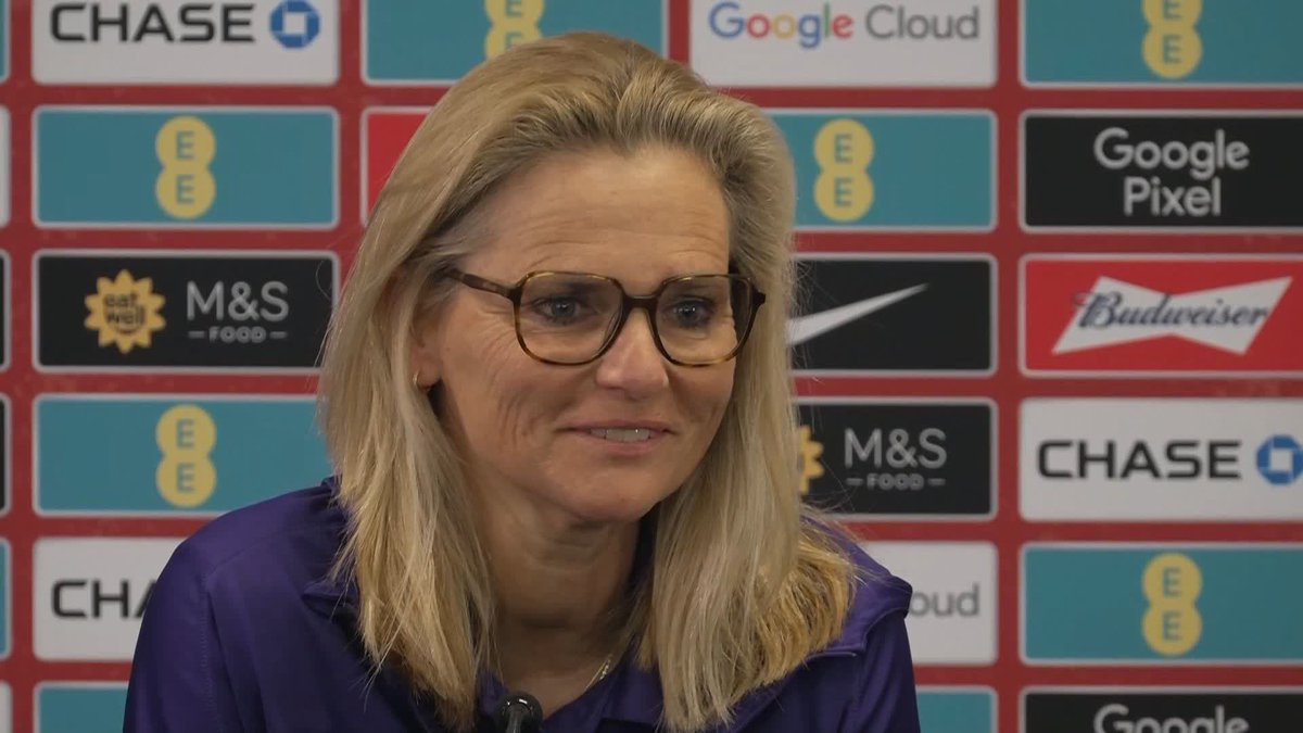 "She was speechless!" Sarina Wiegman explains the decision to call up 17-year-old Erica Meg Parkinson, who plays in Portugal for Valadares Gaia and has represented England up to the U23s 🦁🏴󠁧󠁢󠁥󠁮󠁧󠁿