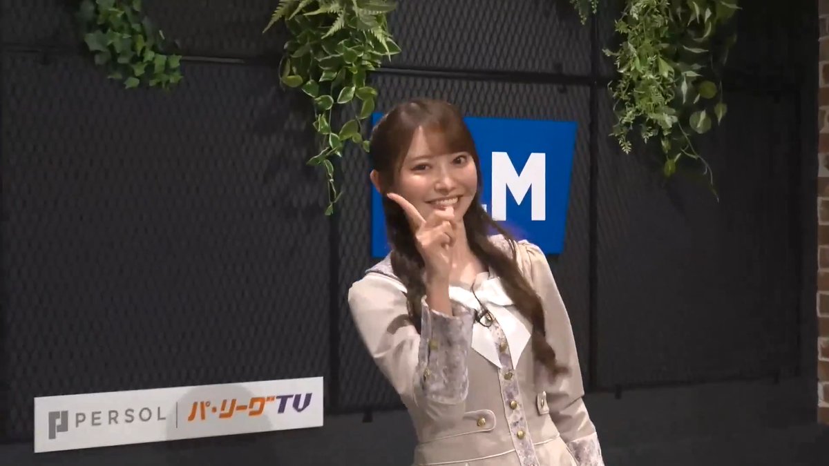 ／ ただいま副音声ライブ配信中‼️✨ ＼ #黒見明香 さんのモノマネ発動‼️👀 ズッキュンをする里崎智也さん…！？ 「あなたのハートに…ズッキュン💘」 👇無料生配信はこちら #パ・リーグ乃木坂コラボ #乃木坂46 #黒見明香 #五十嵐亮太 #島内宏明