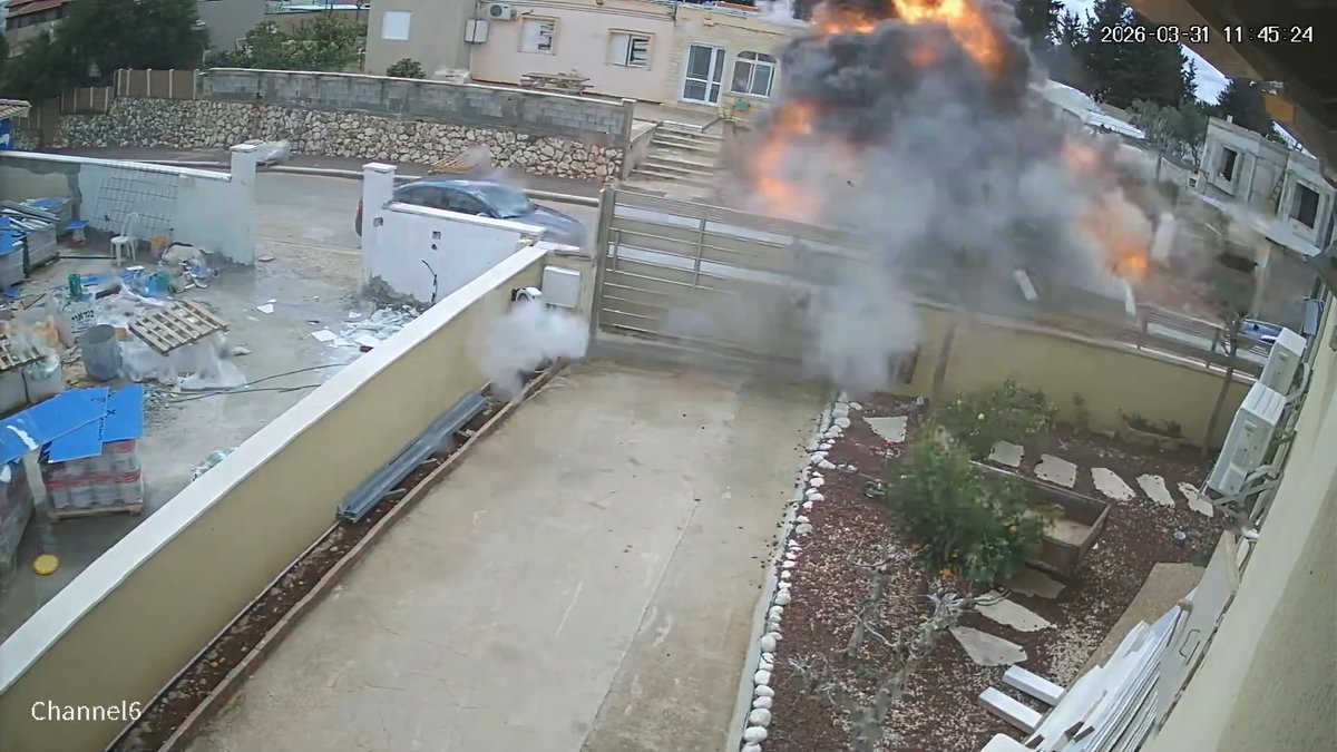 מחוץ לשער הבית: תיעוד רגע הפגיעה באביבים Rubi Hammerschlag | רובי המרשלג (קרדיט: יואל בטיטו)