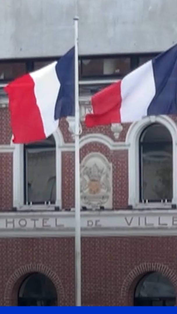 💬 "Le seul drapeau qui vaille, c'est le bleu, blanc, rouge" ➡️ Des maires RN retirent le drapeau de l'Union européenne du fronton de leur mairie