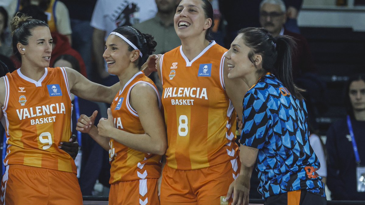 🧡 La final de Cristina Ouviña Hay muchas formas de vivir una final de #CopaReinaLFEndesa, pero pocas con la intensidad de Cris en una copa tan especial. 🎙️ Microfonamos a Cristina Ouviña 🗣️ "BIEN RAQUEEEEEEEEEL" 😂