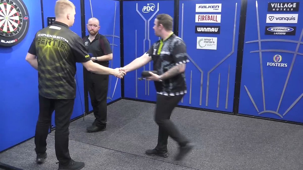 BURTON PUNISHES RYDZ! An efficient performance from Stephen Burton, who beats an out of sorts Callan Rydz in round one of PC8! 📺 #PC8