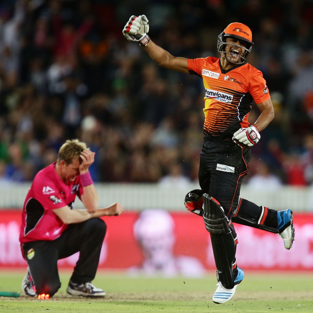Brett Lee's last over.. man almost pulled off the impossible hat-trick in his farewell game🔥