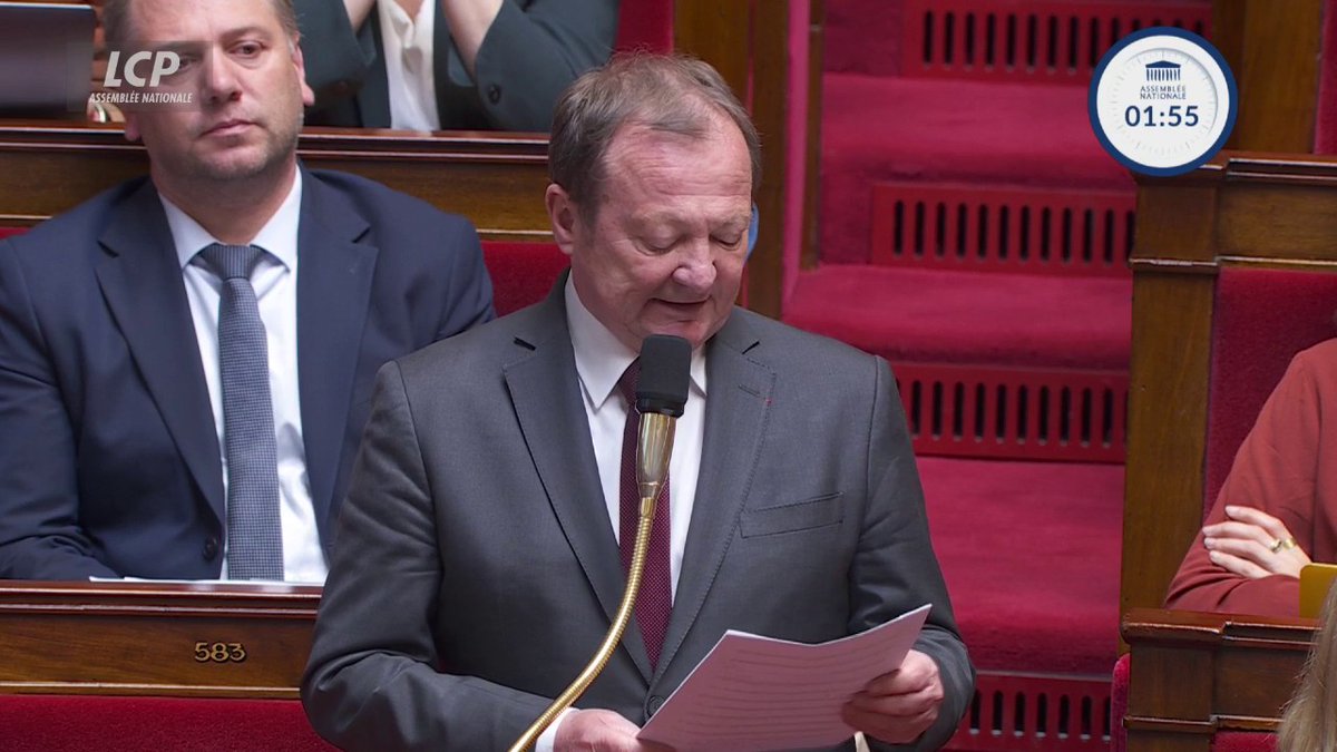 "Une déferlante raciste d'une violence inouïe s'abat sur un certain nombre d'élus", dénonce à son tour Stéphane Peu (PCF). "En dénigrant les élus qu'elle a choisis, c'est toute la population de nos villes qui se sent insultée, et votre gouvernement est bien trop silencieux". #QAG