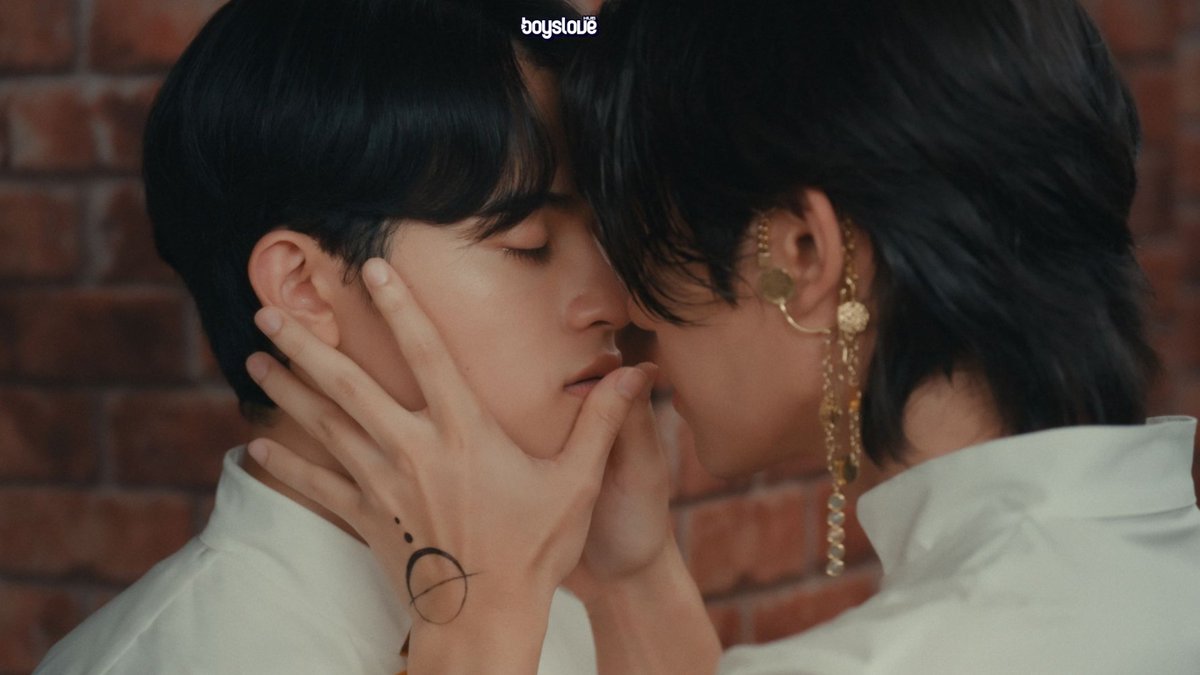 🚨 Teaser de #WoojuBakery, BL com os #JeffBarcode, que estreia DIA 10! Um dia antes da inauguração, uma nave espacial cai na Padaria Wooju. E assim, nasce o encontro fatídico entre o jovem Wooju e o alienígena Raon.