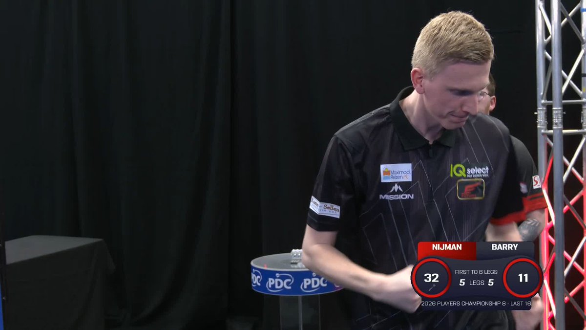 NIJMAN SQUEEZES THROUGH! What a game! 🔥 The number one seed is through to the quarter-finals at the Mattioli Arena, winning a last-leg decider against an in-form Keane Barry! 📺 #PC8