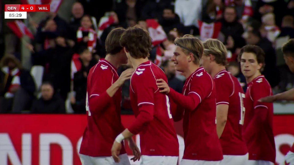 August Priske yn rhwydo'r bedwaredd. August Priske nets Denmark's fourth of the evening. #U21EURO | 📺