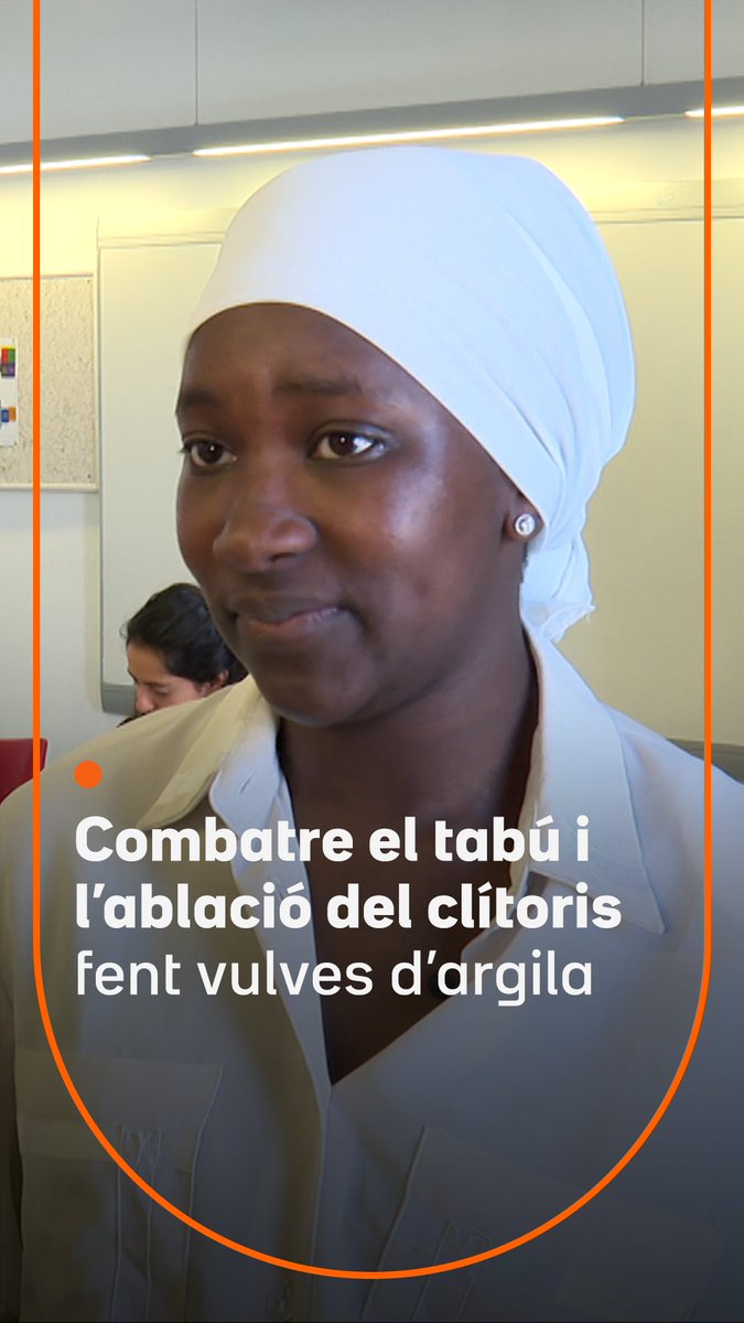 "De la vulva, no en tenen pràcticament ni idea: és tabú." Un taller fomenta l'autoconeixement de les dones i aborda la mutilació genital femenina a través de l'art a Lloret de Mar