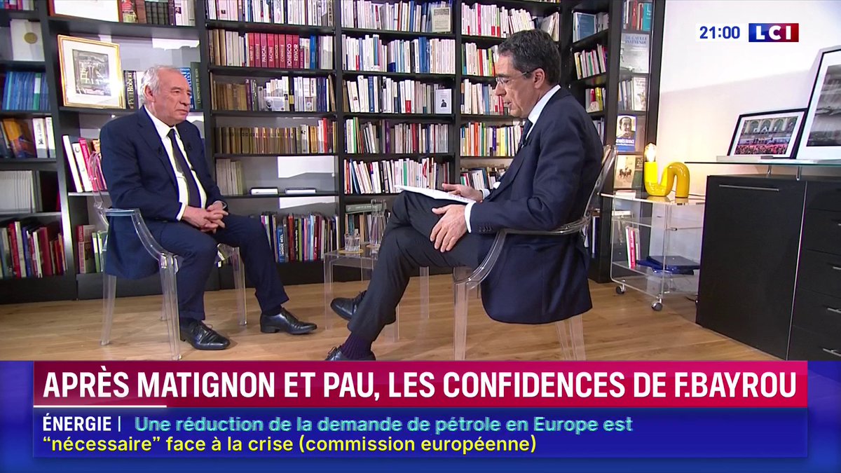 🔴 François Bayrou s'exprime sur sa défaite à Pau face à Darius Rochebin : 🗣️"C'était difficile car c'est une ville à qui j'ai donné (...) je lui ai donné toutes les heures, de toutes mes journées. (...) Ça a été une peine. Et comment en serait-il autrement ?" François Bayrou
