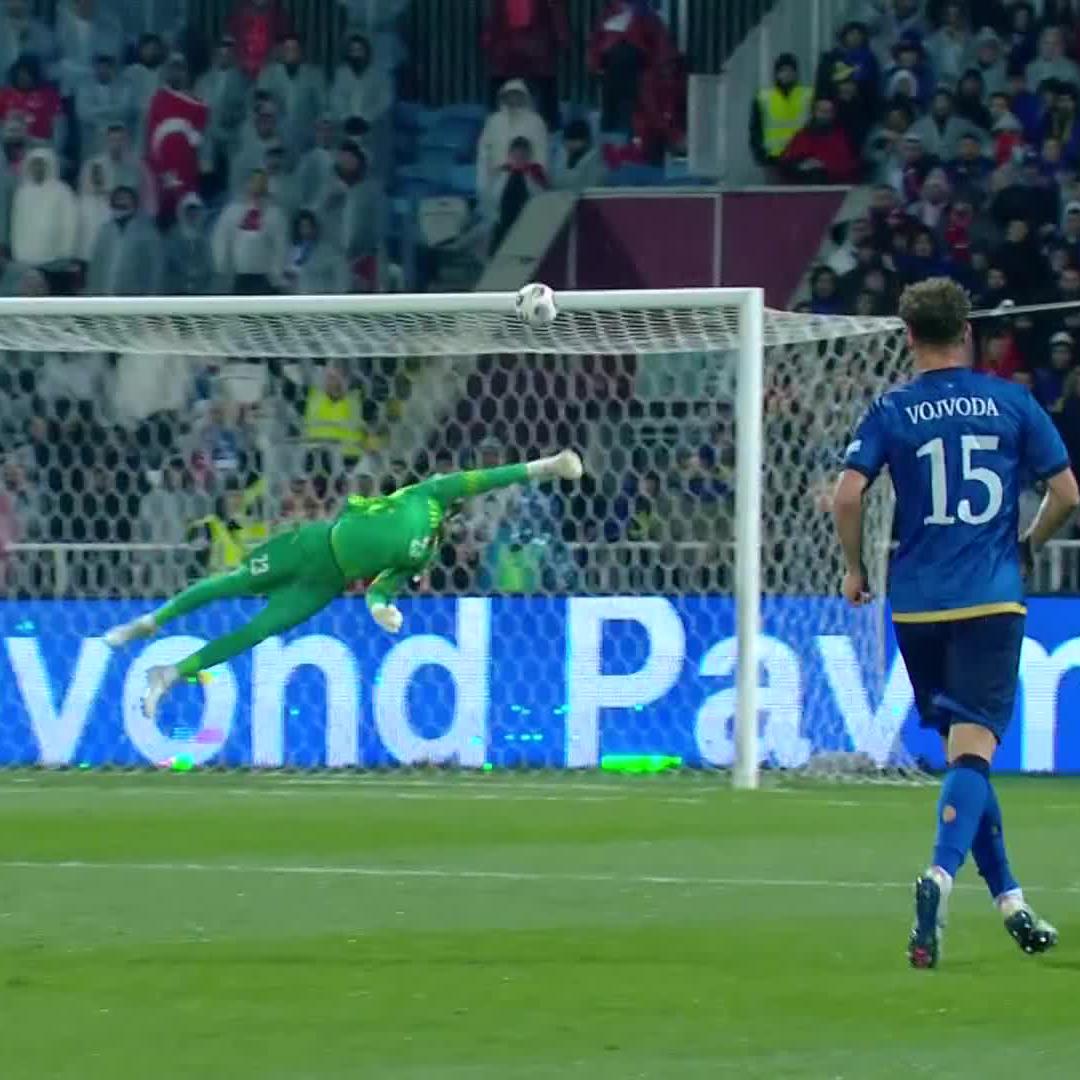Was eine Rettungstat 🇹🇷😳 Dank Cakir steht weiterhin die Null #DAZNmoment Die Konferenz der Entscheidungen oder alle Einzelspiele - jetzt live auf DAZN #EuropeanQualifiers