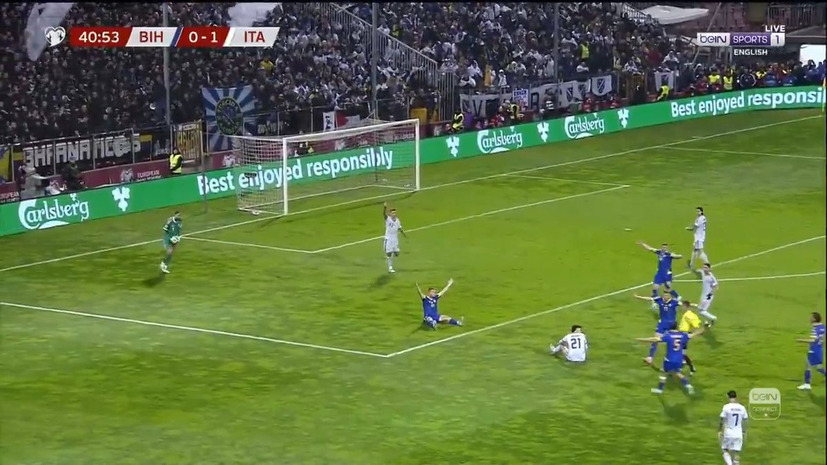 انت في ملحق كأس العالم، بطولة لم تتأهل لها منذ فترة طويلة. يتبقى لك شوط فقط و تتأهل لهذه البطولة. ثم تتدخل بهذا الشكل و تأخذ أحمر !! غباء منقطع النظير من باستوني .. لو لم تتأهل ايطاليا فهي برقبة باستوني