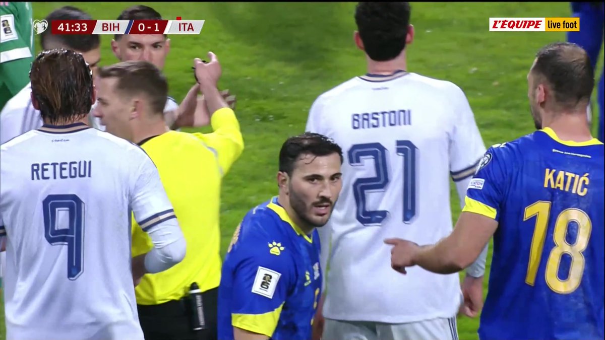 🟥 CARTON ROUGE POUR BASTONI !!!!!!! L’ITALIE 🇮🇹 VA DEVOIR SE QUALIFIER POUR LE MONDIAL À 10 CONTRE 11 !!!! 🤯 🎥 L'Équipe