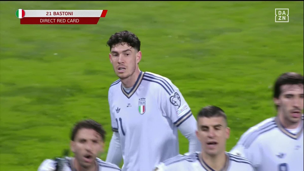 W杯出場へ暗雲...！？ 前半はリードで終えるも 🇮🇹バストーニが41分に一発退場🟥 イタリアは残り時間を10人で戦う状況に🥺 🏆W杯欧州予選プレーオフ決勝 🆚ボスニア・ヘルツェゴビナ×イタリア 📺DAZN ライブ配信中 #だったらDAZN #イングランド戦の真裏