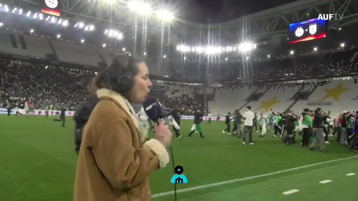 Les supporters algériens 🇩🇿 ont envahi la pelouse après le match face à l’Uruguay 🇺🇾. 🤯