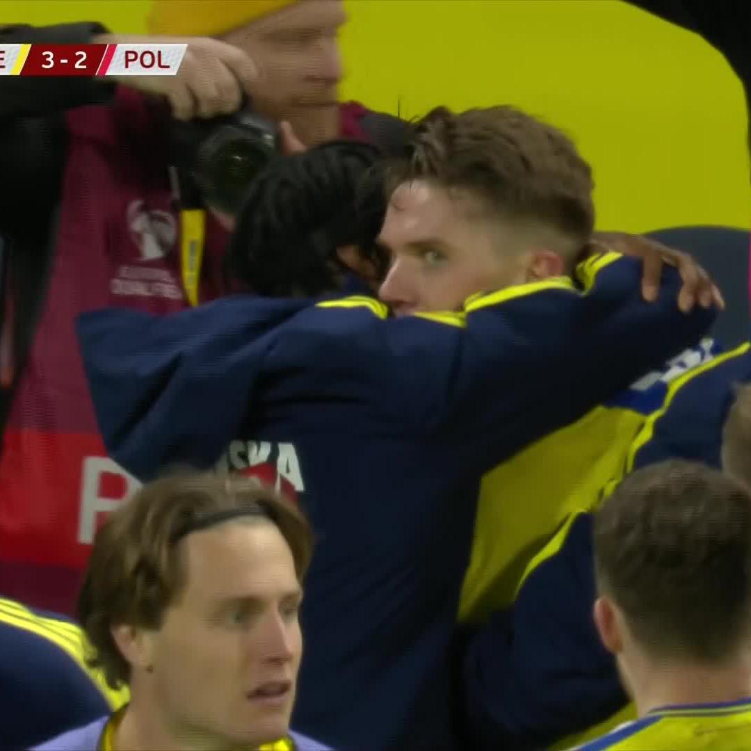 𝐒𝐂𝐄𝐍𝐄𝐒 in Solna 🤩🌟 Viktor Gyökeres sends Sweden to the World Cup 🇸🇪✈️ #WCQ | #SSFootball