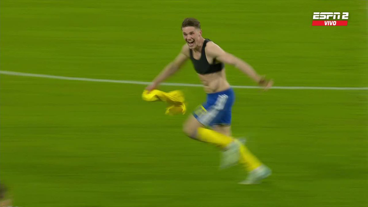 Así celebraron los jugadores de Suecia, CORRIENDO A ABRAZAR a Gyökeres, tras la clasificación al Mundial… LOCURA TOTAL. 🇸🇪🤯