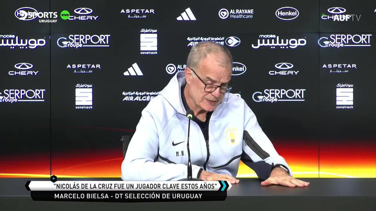 "SI VEO A UN JUGADOR CANSADO, LO VOY A SUSTITUIR" Marcelo Bielsa explicó las salidas de Valverde y De Arrascaeta al minuto 90' + 2' en el amistoso ante Argelia.