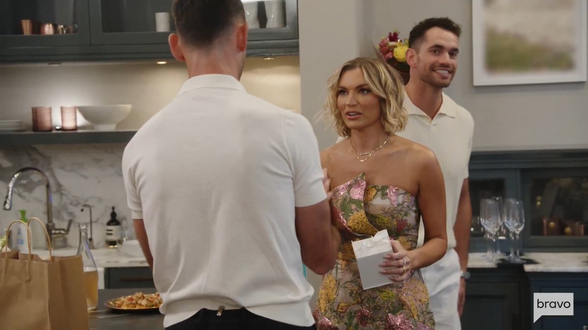 You're invited to Lindsay's housewarming party. Summer House is all-new TONIGHT!